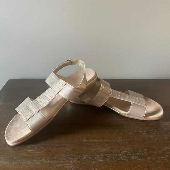 Easy Spirit Woman’s Hazel Leather Embellished Flat Metallic Sandals- Size 12W - Picture 6 of 13